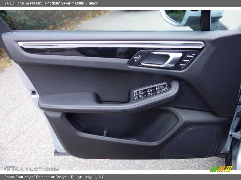 Rhodium Silver Metallic / Black 2017 Porsche Macan