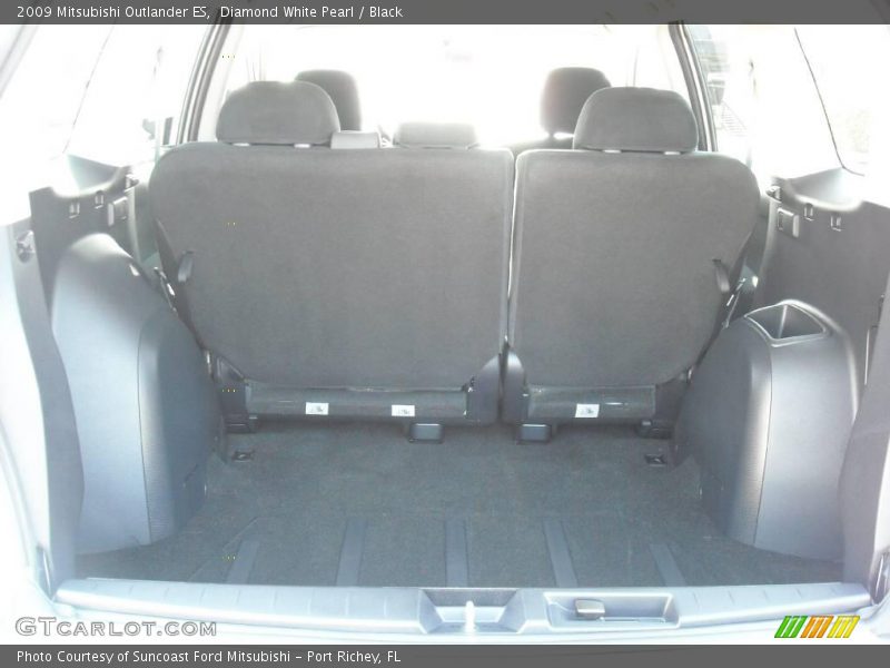 Diamond White Pearl / Black 2009 Mitsubishi Outlander ES