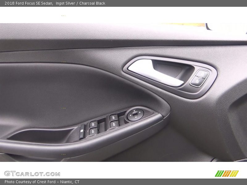 Ingot Silver / Charcoal Black 2018 Ford Focus SE Sedan