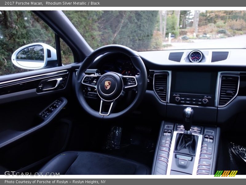 Rhodium Silver Metallic / Black 2017 Porsche Macan