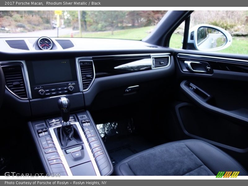 Rhodium Silver Metallic / Black 2017 Porsche Macan