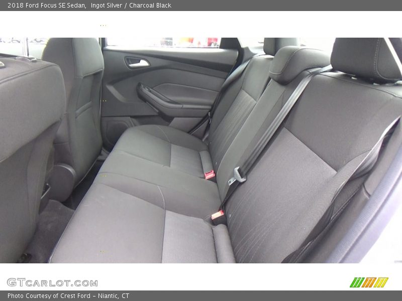 Ingot Silver / Charcoal Black 2018 Ford Focus SE Sedan