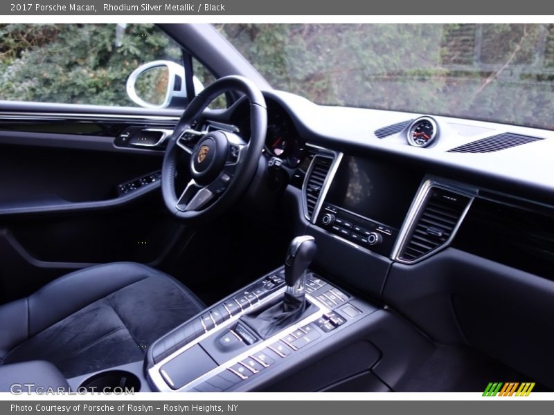 Rhodium Silver Metallic / Black 2017 Porsche Macan