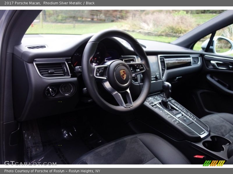 Rhodium Silver Metallic / Black 2017 Porsche Macan
