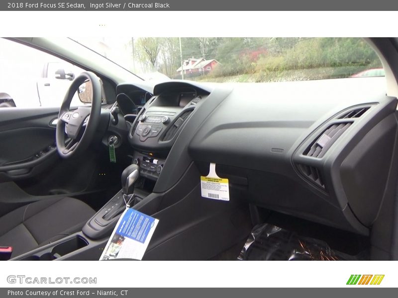 Ingot Silver / Charcoal Black 2018 Ford Focus SE Sedan
