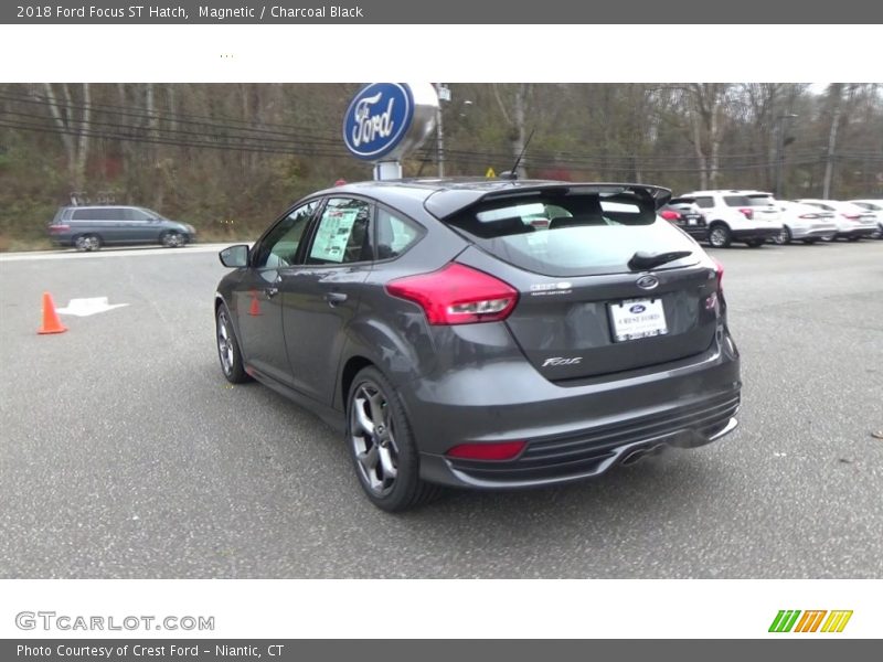 Magnetic / Charcoal Black 2018 Ford Focus ST Hatch