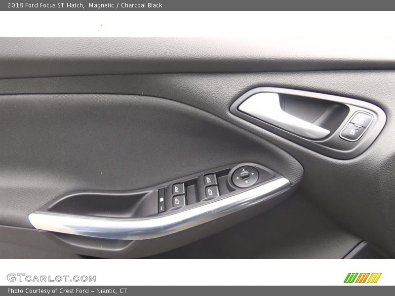 Magnetic / Charcoal Black 2018 Ford Focus ST Hatch