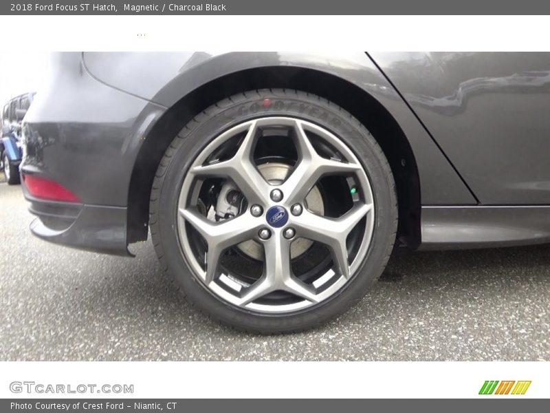Magnetic / Charcoal Black 2018 Ford Focus ST Hatch