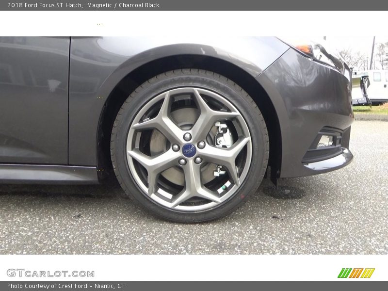 Magnetic / Charcoal Black 2018 Ford Focus ST Hatch