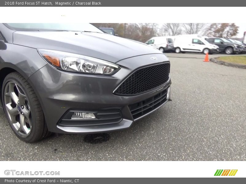 Magnetic / Charcoal Black 2018 Ford Focus ST Hatch