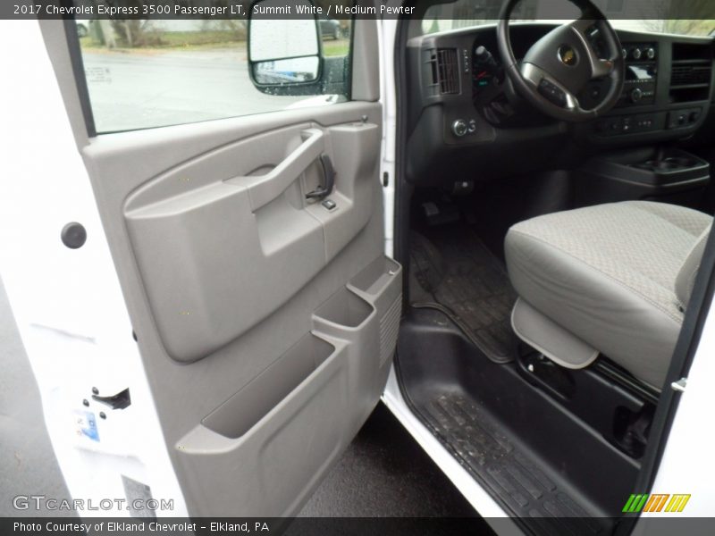 Summit White / Medium Pewter 2017 Chevrolet Express 3500 Passenger LT