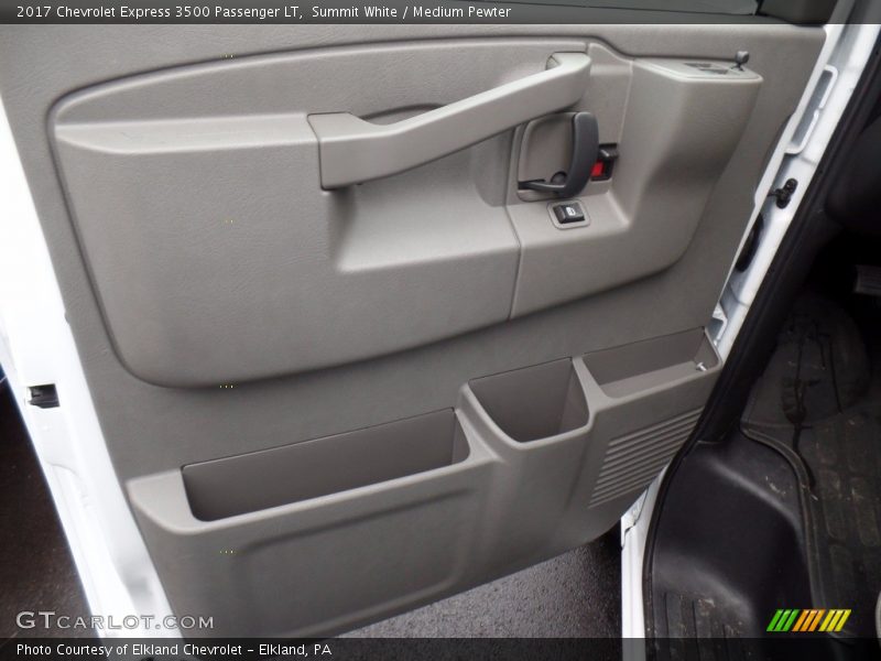Summit White / Medium Pewter 2017 Chevrolet Express 3500 Passenger LT