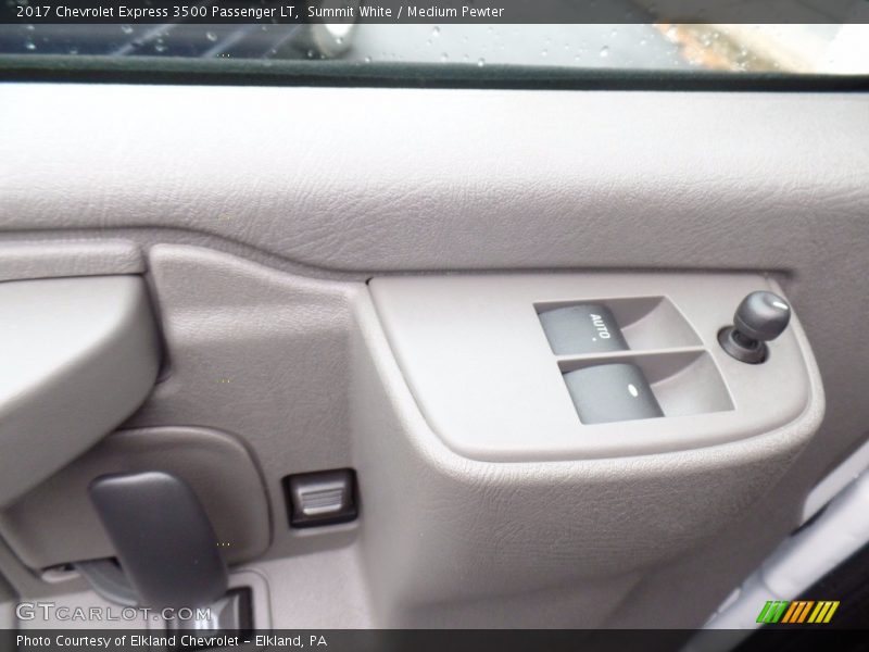 Summit White / Medium Pewter 2017 Chevrolet Express 3500 Passenger LT