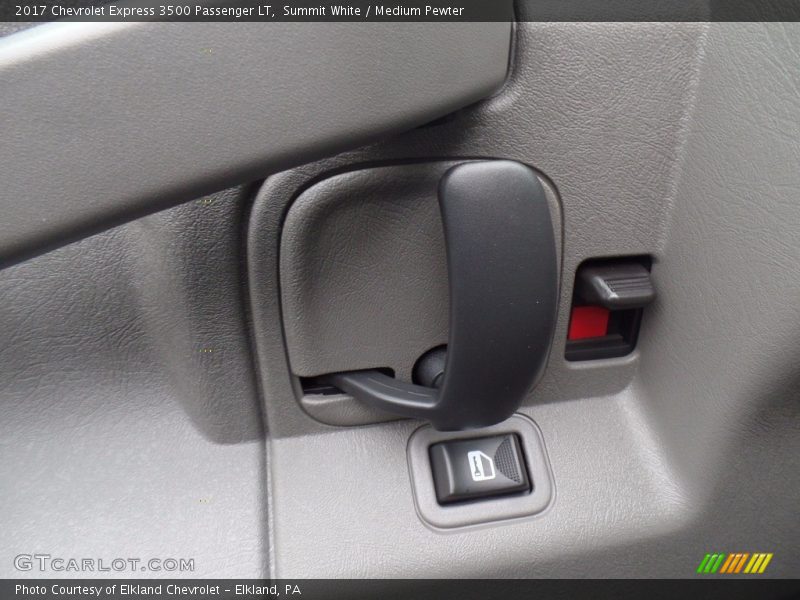 Summit White / Medium Pewter 2017 Chevrolet Express 3500 Passenger LT