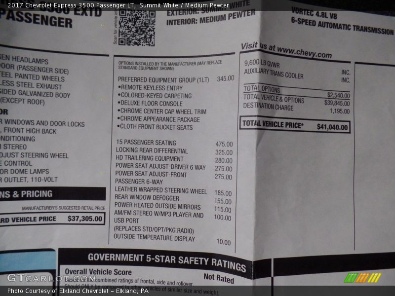 Summit White / Medium Pewter 2017 Chevrolet Express 3500 Passenger LT