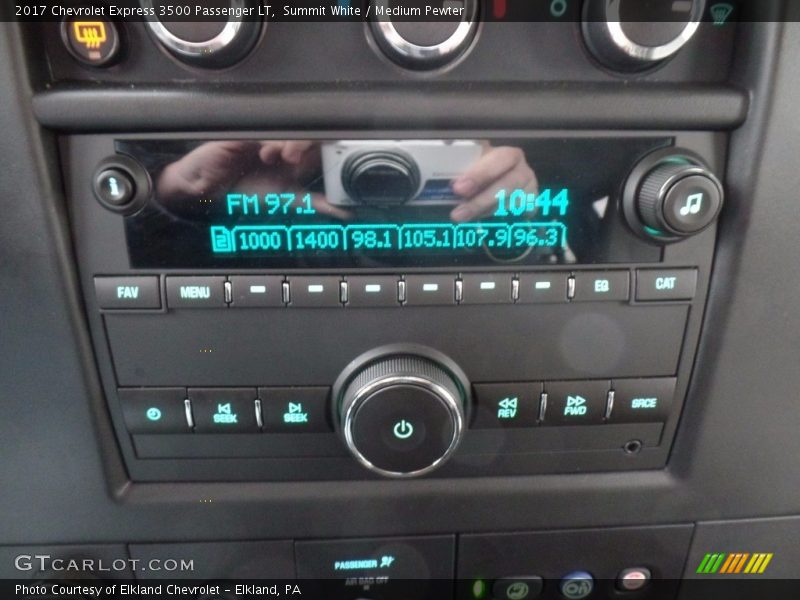 Summit White / Medium Pewter 2017 Chevrolet Express 3500 Passenger LT