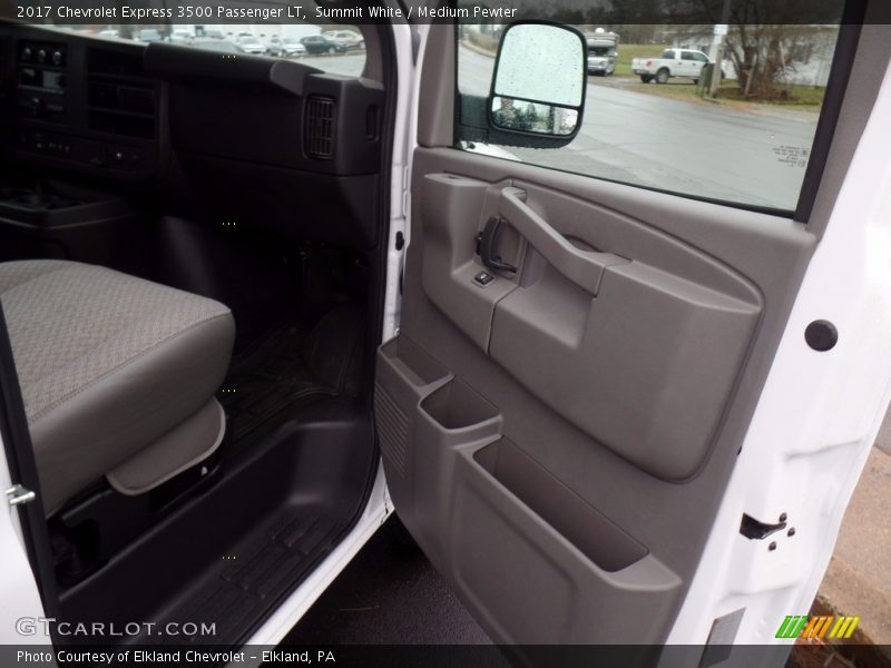 Summit White / Medium Pewter 2017 Chevrolet Express 3500 Passenger LT