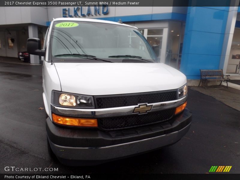 Summit White / Medium Pewter 2017 Chevrolet Express 3500 Passenger LT