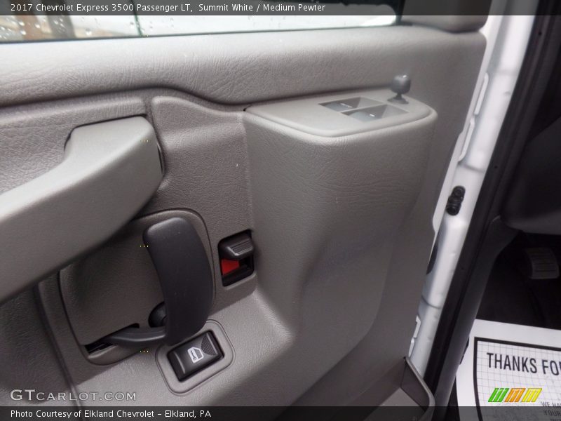 Summit White / Medium Pewter 2017 Chevrolet Express 3500 Passenger LT