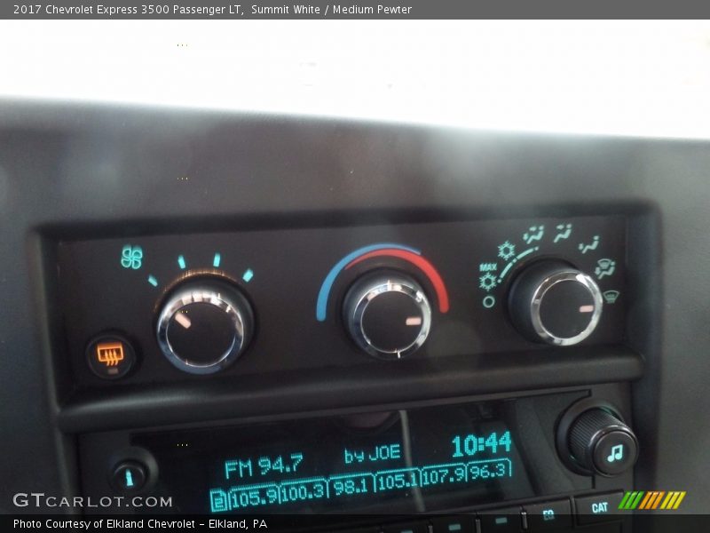 Summit White / Medium Pewter 2017 Chevrolet Express 3500 Passenger LT