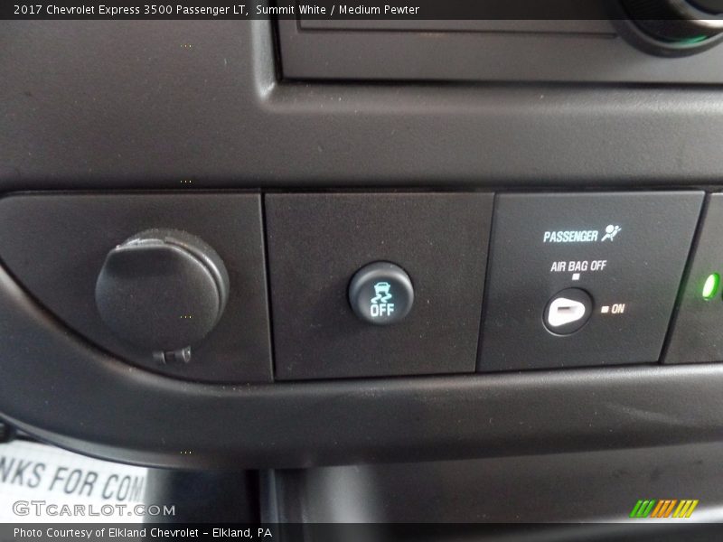 Summit White / Medium Pewter 2017 Chevrolet Express 3500 Passenger LT