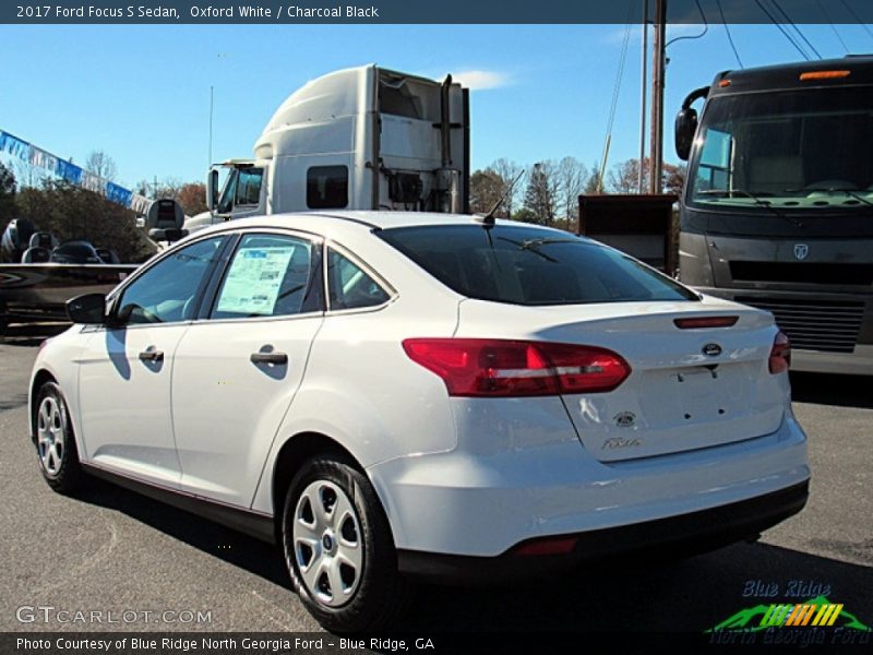 Oxford White / Charcoal Black 2017 Ford Focus S Sedan