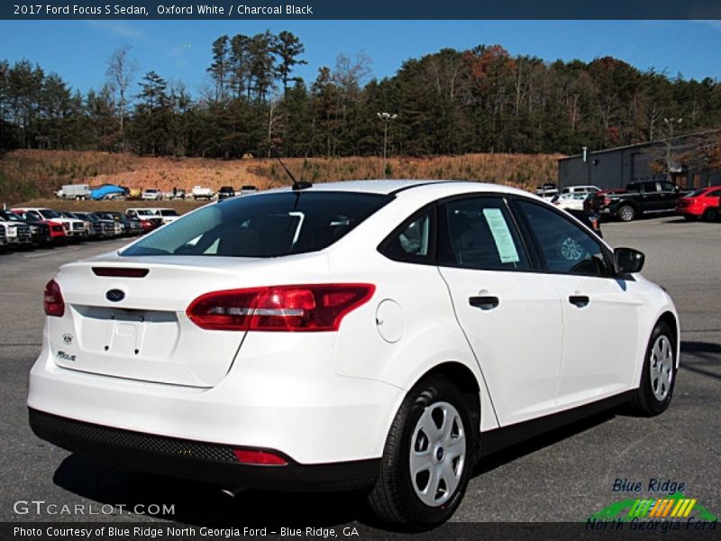 Oxford White / Charcoal Black 2017 Ford Focus S Sedan