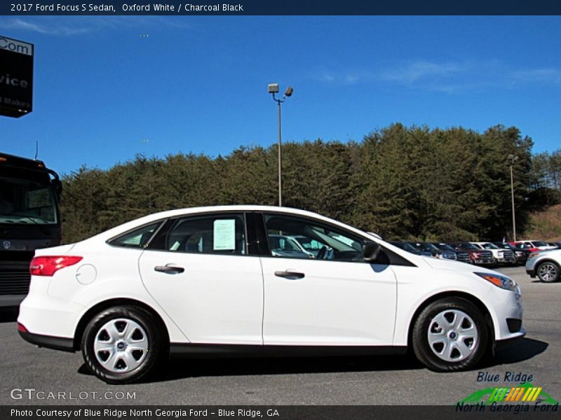 Oxford White / Charcoal Black 2017 Ford Focus S Sedan