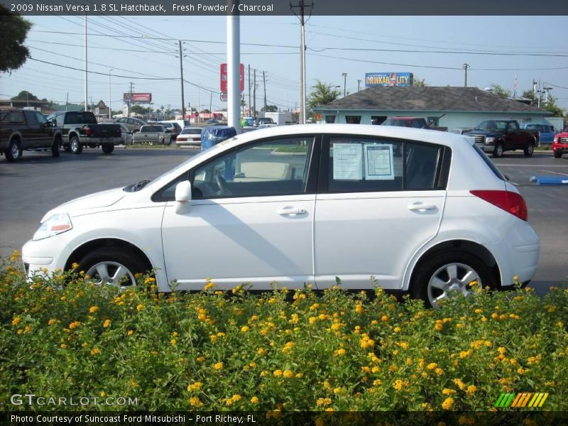 Fresh Powder / Charcoal 2009 Nissan Versa 1.8 SL Hatchback