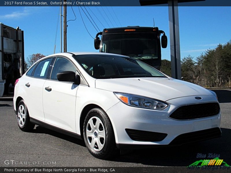 Oxford White / Charcoal Black 2017 Ford Focus S Sedan