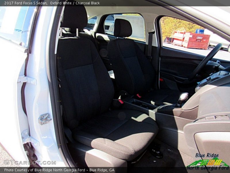 Oxford White / Charcoal Black 2017 Ford Focus S Sedan
