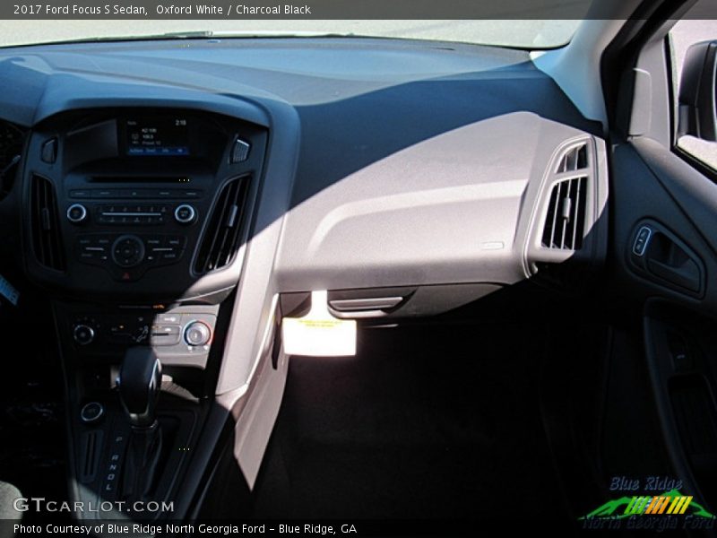 Oxford White / Charcoal Black 2017 Ford Focus S Sedan