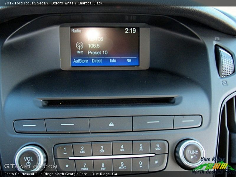 Oxford White / Charcoal Black 2017 Ford Focus S Sedan