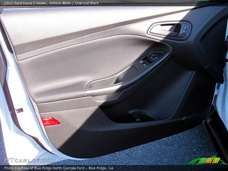 Oxford White / Charcoal Black 2017 Ford Focus S Sedan