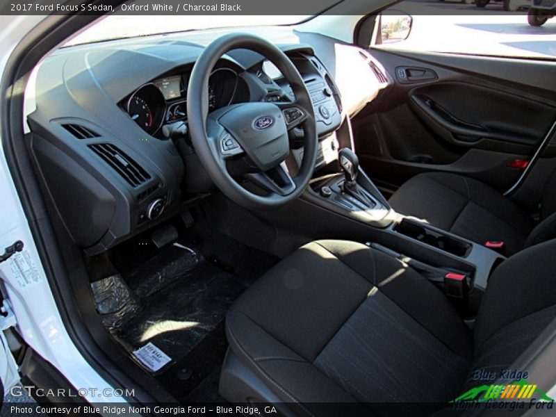 Oxford White / Charcoal Black 2017 Ford Focus S Sedan