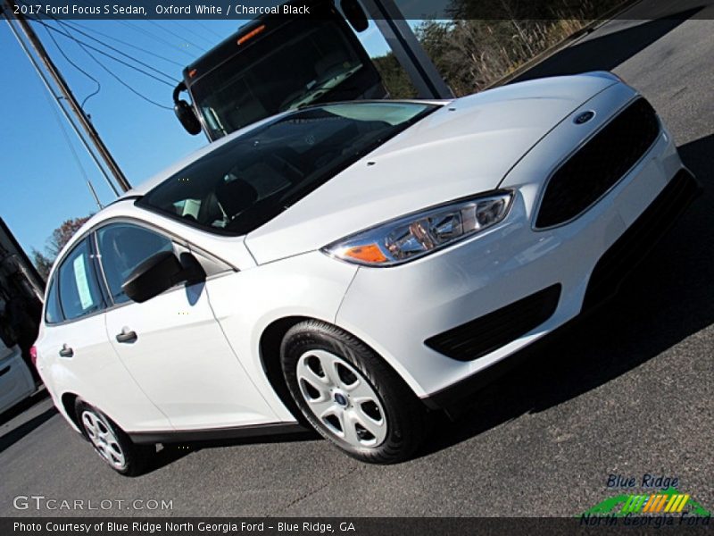 Oxford White / Charcoal Black 2017 Ford Focus S Sedan