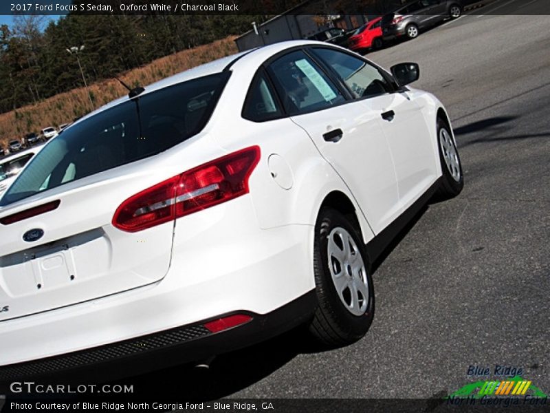 Oxford White / Charcoal Black 2017 Ford Focus S Sedan