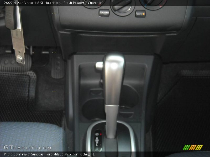 Fresh Powder / Charcoal 2009 Nissan Versa 1.8 SL Hatchback