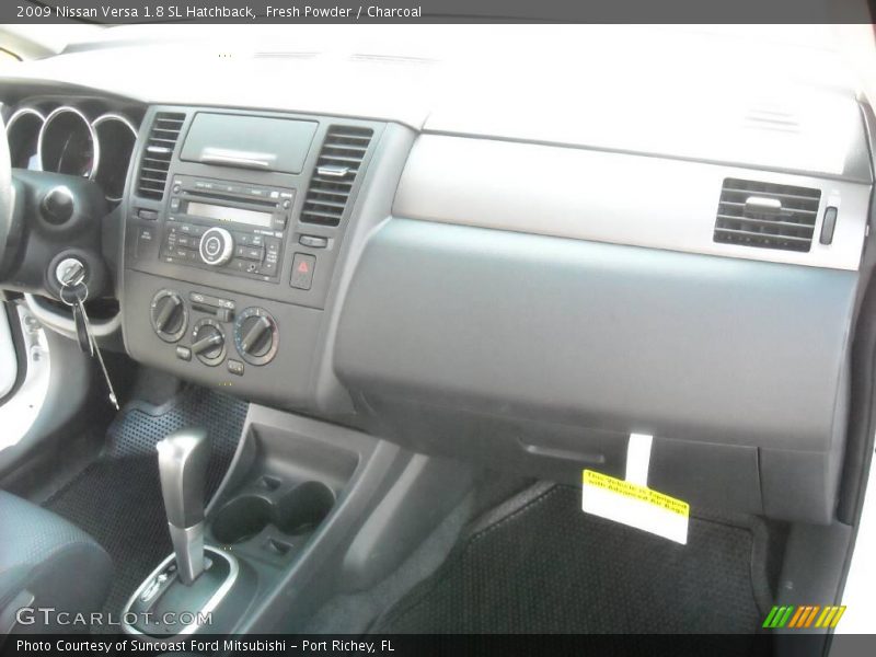 Fresh Powder / Charcoal 2009 Nissan Versa 1.8 SL Hatchback