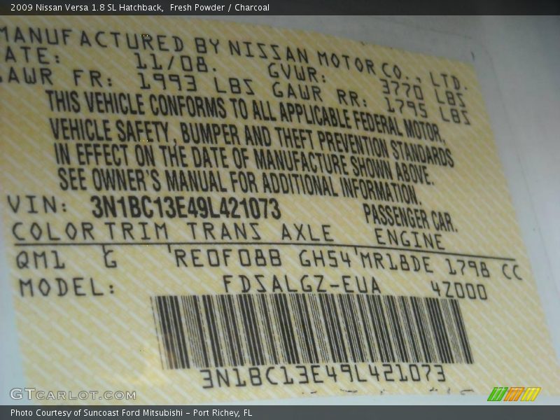 Fresh Powder / Charcoal 2009 Nissan Versa 1.8 SL Hatchback