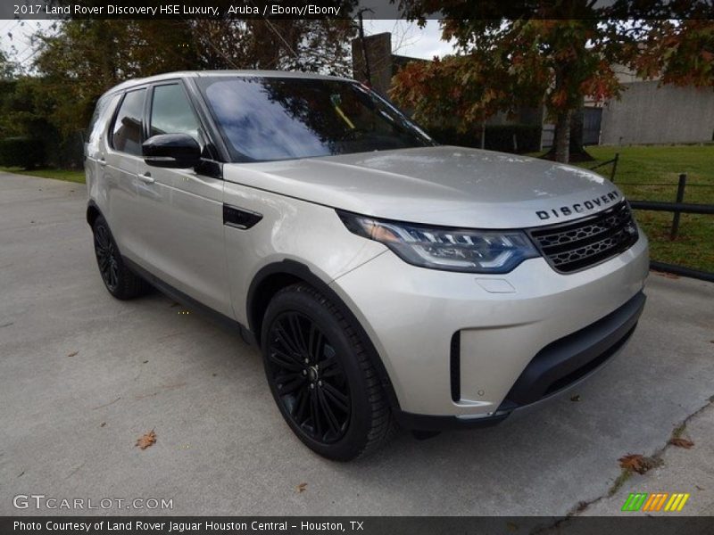Front 3/4 View of 2017 Discovery HSE Luxury