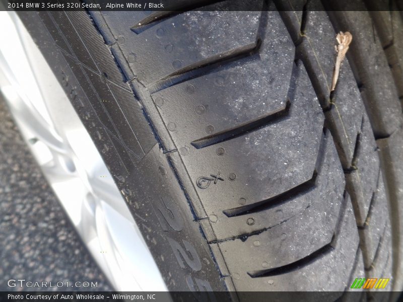 Alpine White / Black 2014 BMW 3 Series 320i Sedan