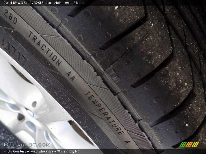 Alpine White / Black 2014 BMW 3 Series 320i Sedan