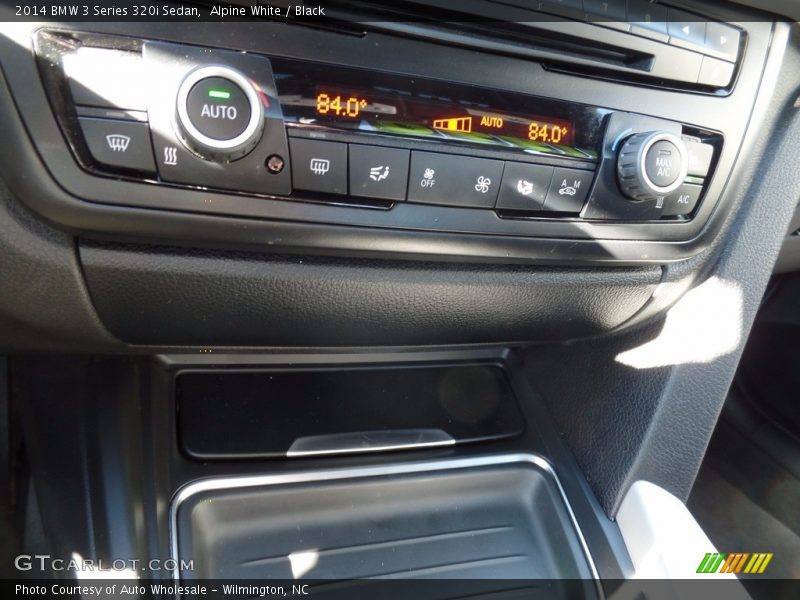 Alpine White / Black 2014 BMW 3 Series 320i Sedan