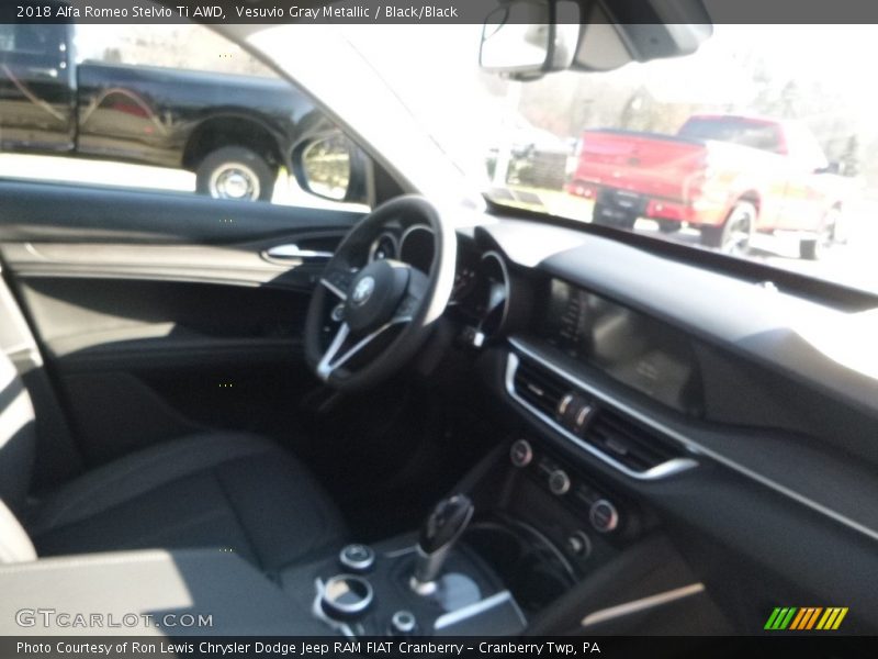 Vesuvio Gray Metallic / Black/Black 2018 Alfa Romeo Stelvio Ti AWD