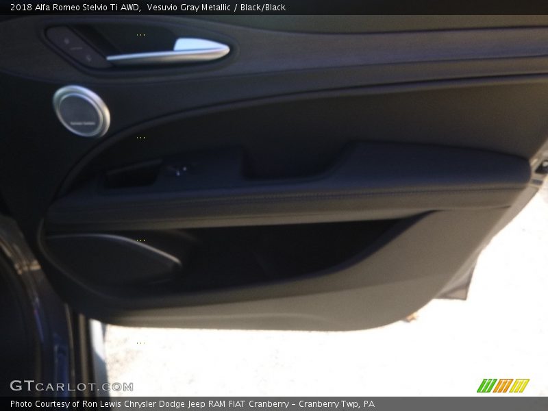 Vesuvio Gray Metallic / Black/Black 2018 Alfa Romeo Stelvio Ti AWD