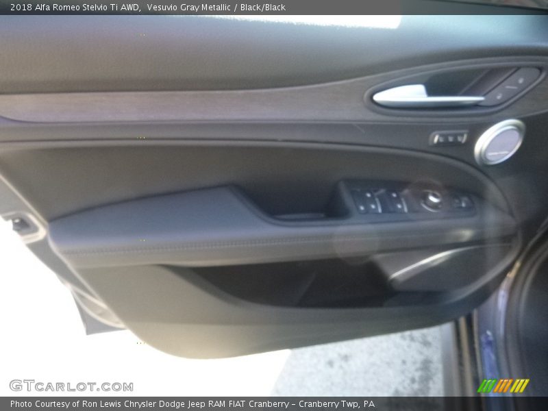Vesuvio Gray Metallic / Black/Black 2018 Alfa Romeo Stelvio Ti AWD