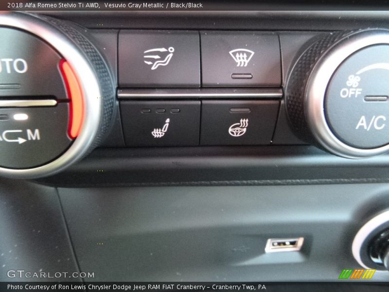 Vesuvio Gray Metallic / Black/Black 2018 Alfa Romeo Stelvio Ti AWD