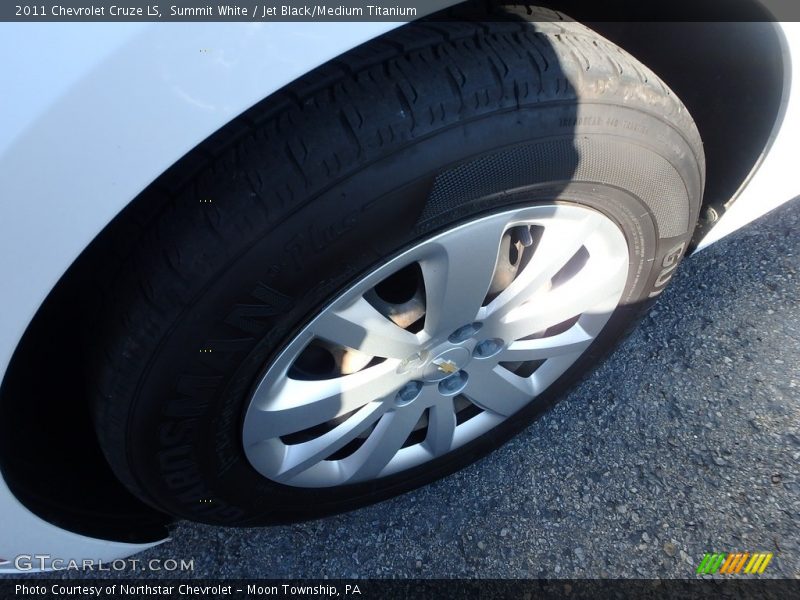 Summit White / Jet Black/Medium Titanium 2011 Chevrolet Cruze LS