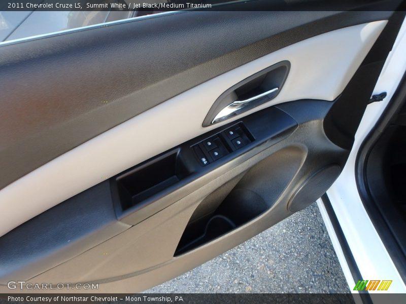 Summit White / Jet Black/Medium Titanium 2011 Chevrolet Cruze LS